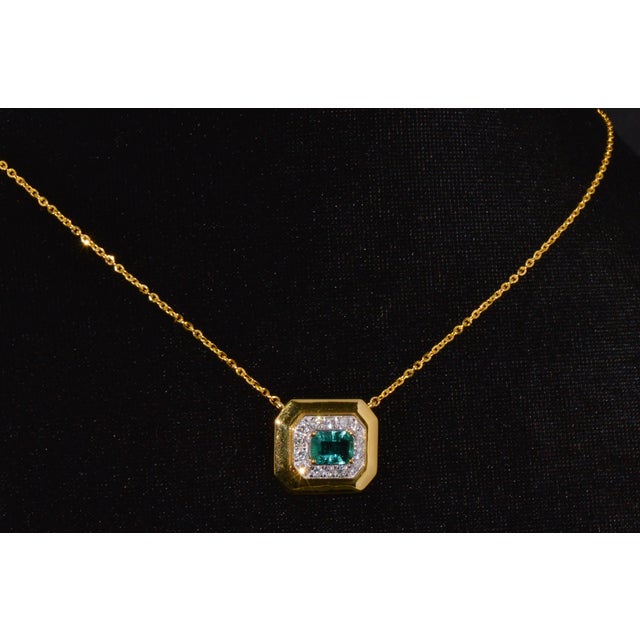 Gia Certified Natural 1.76Cts Emerald Diamond 18k Solid Gold Necklace For Sale - Image 10 of 17