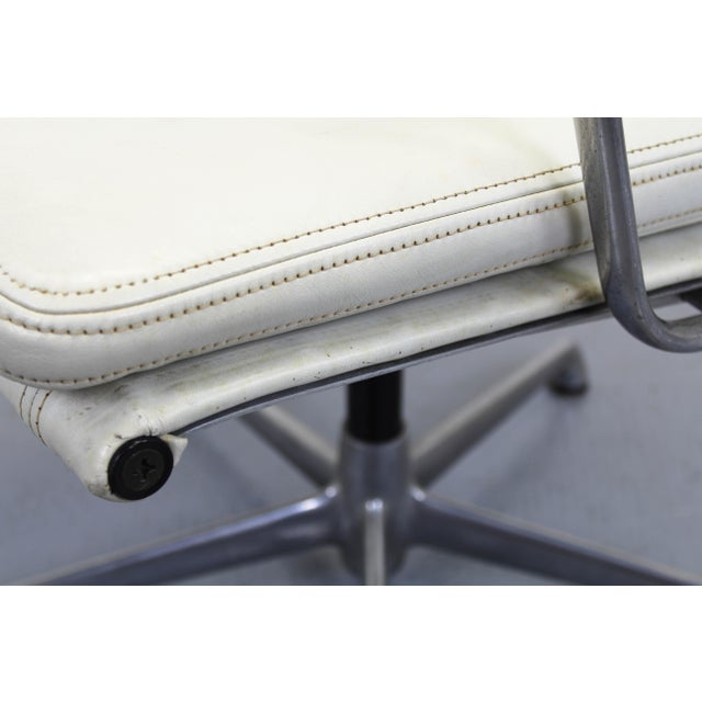 Ivory EA217 Office Chair by Charles & Ray Eames, 1980s For Sale - Image 8 of 12
