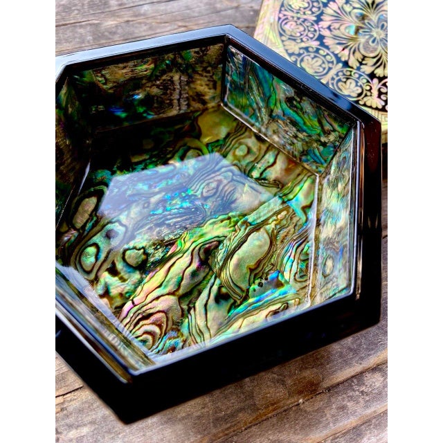 Korean Najeonchilgi Hexagonal Mother-of-Pearl Floral Lacquer Box For Sale - Image 10 of 15