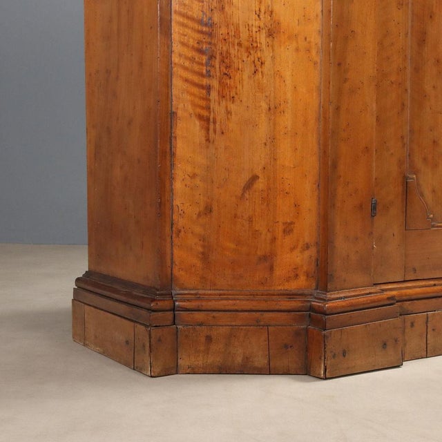 Brown Italian Baroque Sideboard in Walnut, 1700s For Sale - Image 8 of 12