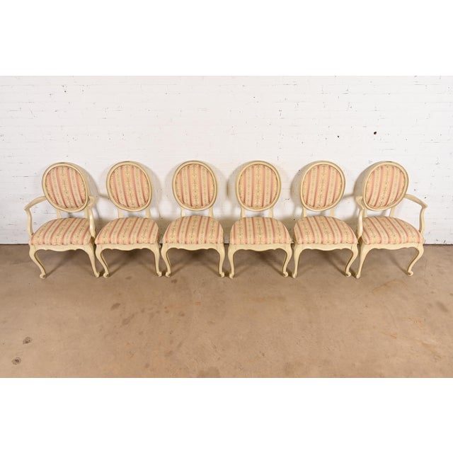 1960s Karges French Provincial Louis XV Cream Lacquered and Gold Gilt Dining Chairs, Set of Six For Sale - Image 5 of 12