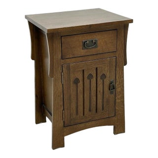 Mission Style Solid Quarter Sawn Oak Keyhole Nightstand For Sale