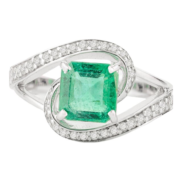 Square Cut Emerald Ring Embellished With Diamond Size 6.5 For Sale