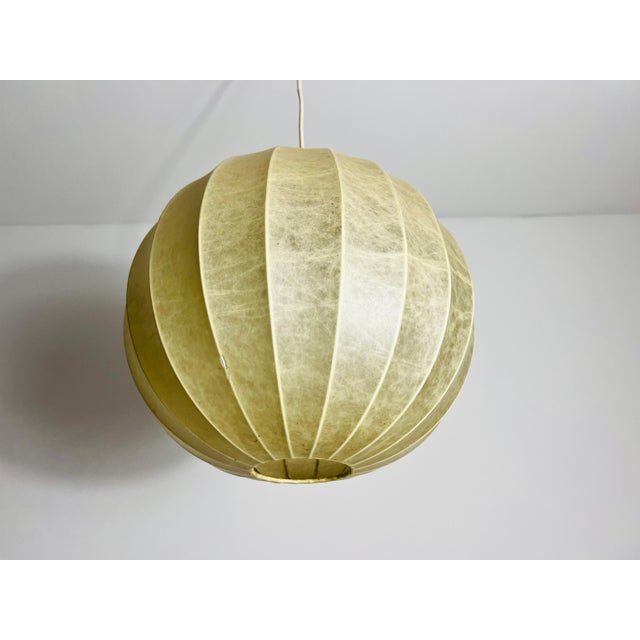 Cream Mid-Century Round Cocoon Pendant Lamp, 1960s, Italy For Sale - Image 8 of 10