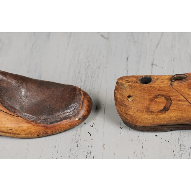 English Vintage Wood and Leather Handmade Cobbler's Shoe Lasts - A Pair For Sale In Atlanta - Image 6 of 12