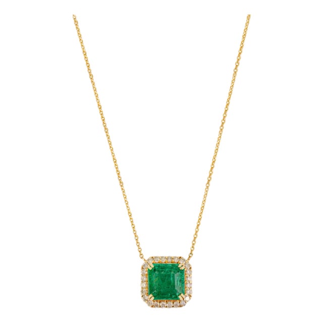 Asscher Cut Emerald Diamond Halo Necklace With 18.5 Inch 14k Gold Chain For Sale