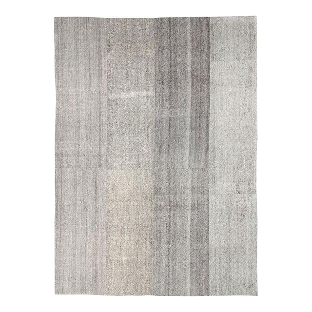 Galerie Shabab Collection Mid-20th Century Handmade Turkish Flatweave Kilim Room Size Carpet For Sale