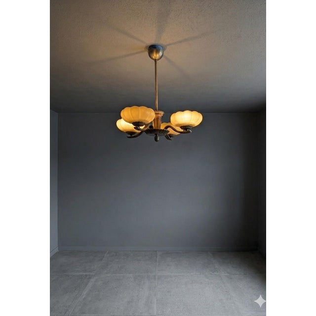 This brass lamp designed by Paavo Tynell and manufactured by Taito Oy is a wonderful example of 1940s Finnish design,...