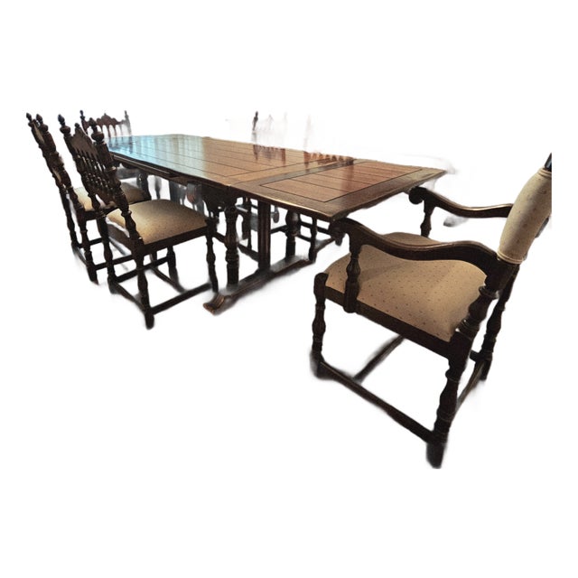 Early 20th Century Antique Walnut Berkey&Gay Dining Room Table With 5 Chairs and One Armchair For Sale
