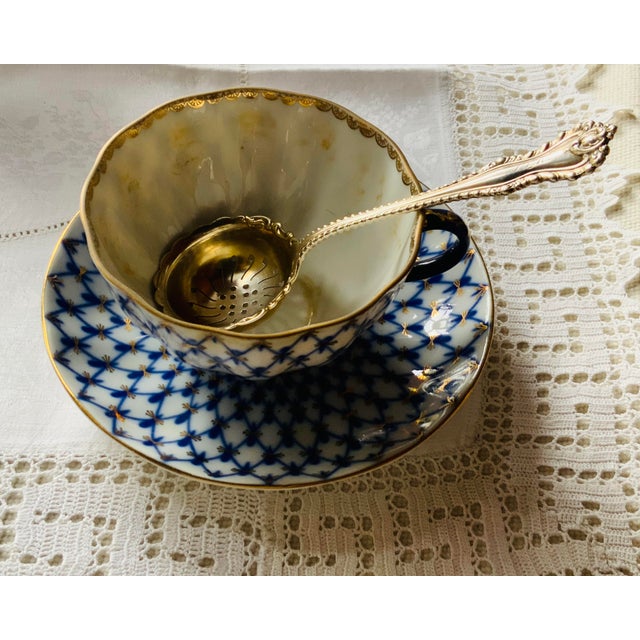 Antique Linen Tea Cloth With Greek Key Lace Border & Woven Medallion Center — Early 20th C. For Sale - Image 6 of 18