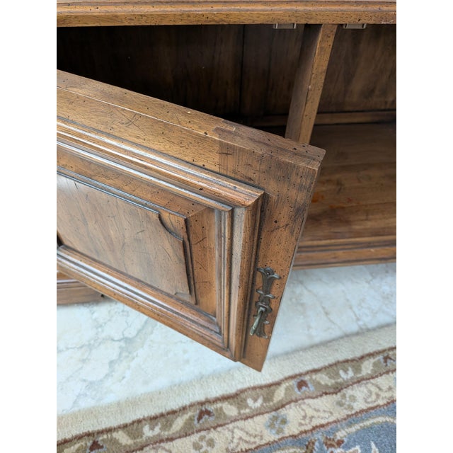 Vintage 70s American Traditional Walnut Flip-Top Rolling Server Console For Sale In Houston - Image 6 of 12