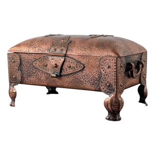 Arts and Crafts Newlyn Hand-Hammered Copper Casket Box, 1900s For Sale