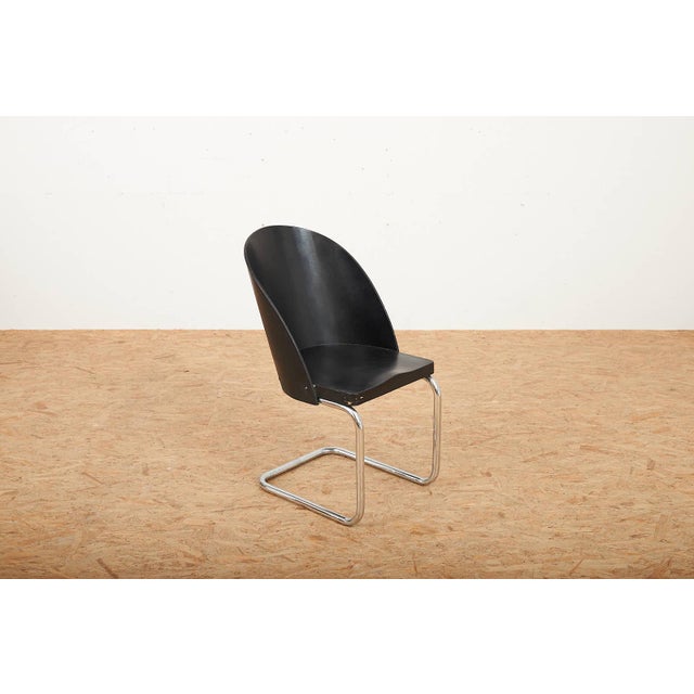 B247 Cantilever Chair in Chrome-Plated Tubular Steel and Black Lacquered Plywood attributed to Thonet, 1932, in Good...
