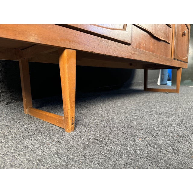 Mid-Century English Teak Sideboard by Stonehill Furniture For Sale In New York - Image 6 of 12