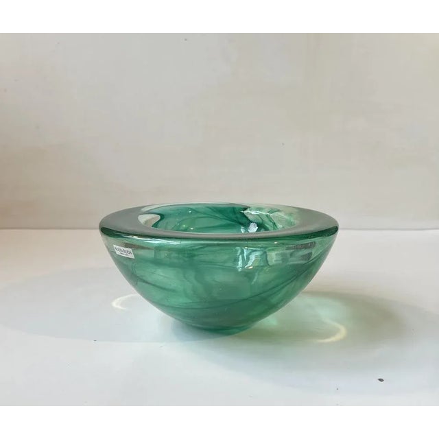 Vintage Green Atoll Art Glass Bowl by Anna Ehrner for Kosta Boda, 1980s For Sale - Image 6 of 8