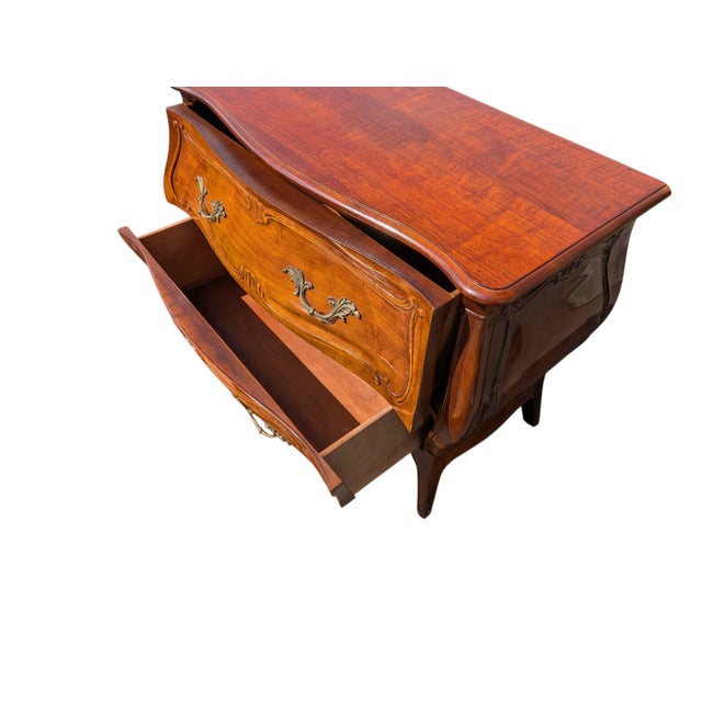 Pair of Vintage Henredon Louis XV Bombé Walnut Chests / Oversized Nightstands For Sale In Los Angeles - Image 6 of 10