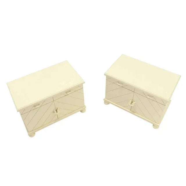 Pair of mid-century modern artistic white textured paint nightstands or small cabinets. Made in the 20th century.