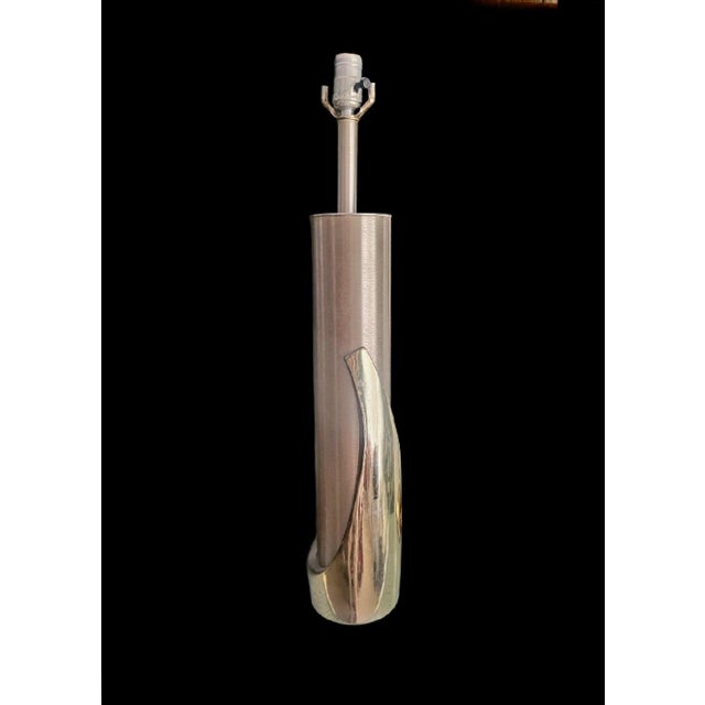 A sleek cylindrical brutalist or Mid Century Modern style soft brushed brass table lamp By Laurel Company. The lamp has...