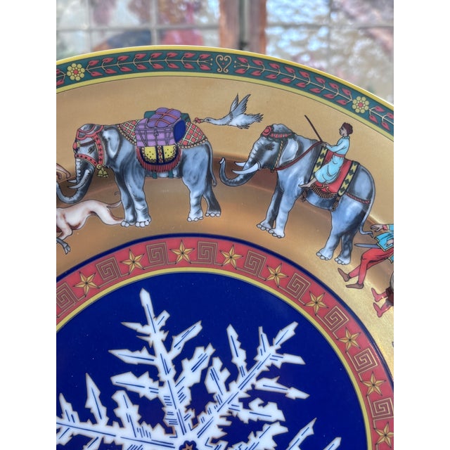 1990s 1990s Versace for Rosenthal Porcelain 12 Inch “Cortège De Noel” Christmas Plate For Sale - Image 5 of 10