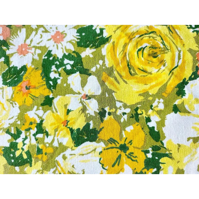 1970s Vintage 1970's Oval Floral Print Cotton Tablecloth For Sale - Image 5 of 10