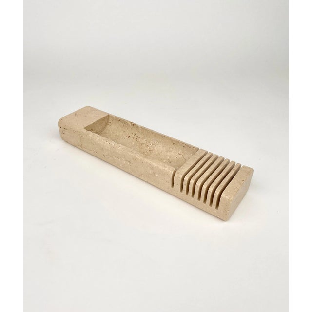 Letter and pen holder in travertine marble, the perfect desk accessory, in the style of Fratelli Mannelli. Made in Italy...