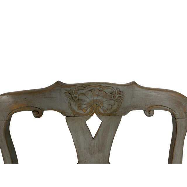 Early 20th Century Grey Painted Swedish Settee with Shell and Foliate Carving For Sale - Image 4 of 18