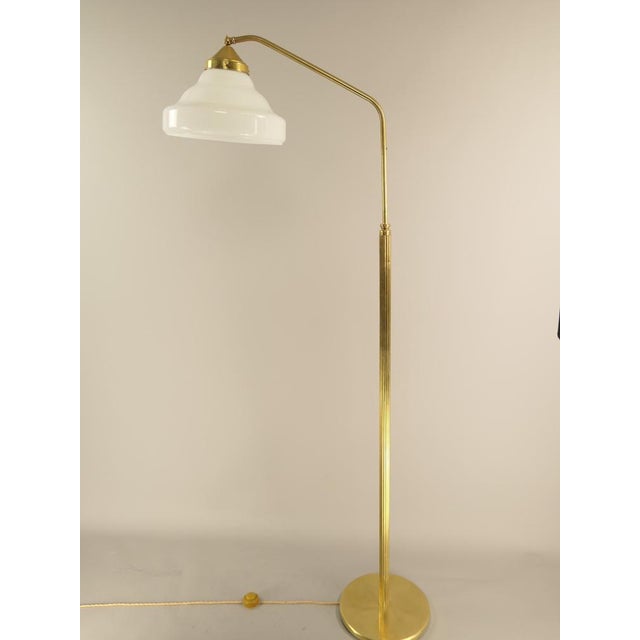 Sophisticated shaped floor lamp from the German Art Deco period for reading or room lighting Adjustable lampshade: mouth...