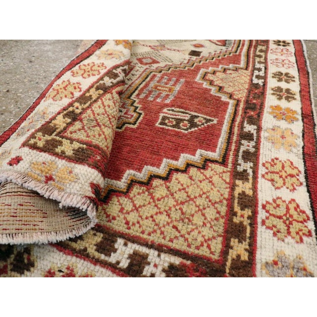 Galerie Shabab Collection Mid-20th Century Turkish Oushak Throw Rug For Sale In New York - Image 6 of 6