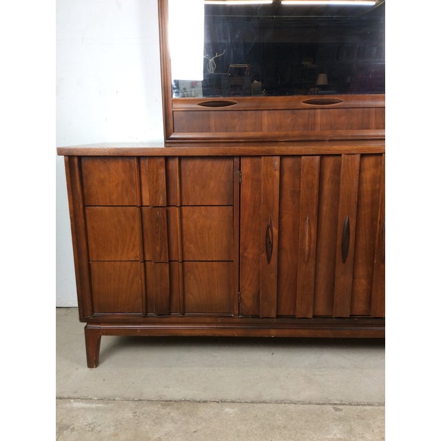 Glass Mid Century Modern Lowboy Dresser With Mounted Mirror by Thomasville For Sale - Image 7 of 18
