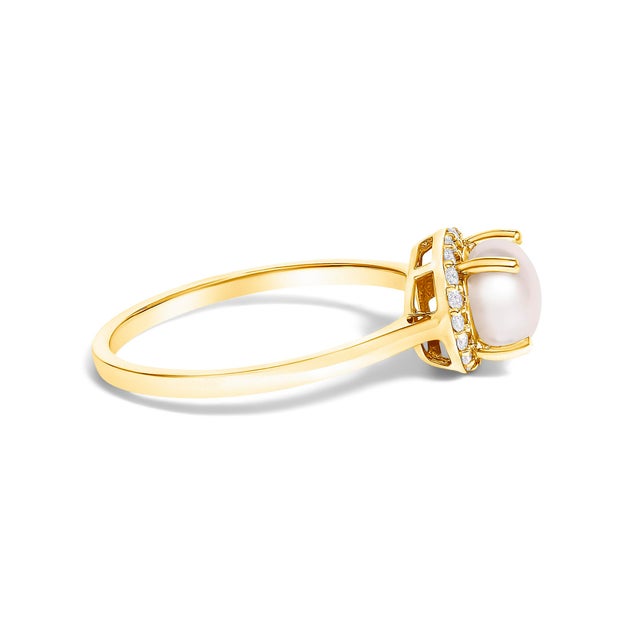 Contemporary 10K Yellow Gold Pearl and 1/10 Cttw Diamond Halo Ring For Sale - Image 3 of 7