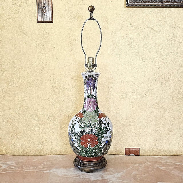 Vintage Chinoiserie Porcelain Table Lamp With Floral Garden Motif on Wood Base For Sale - Image 15 of 18