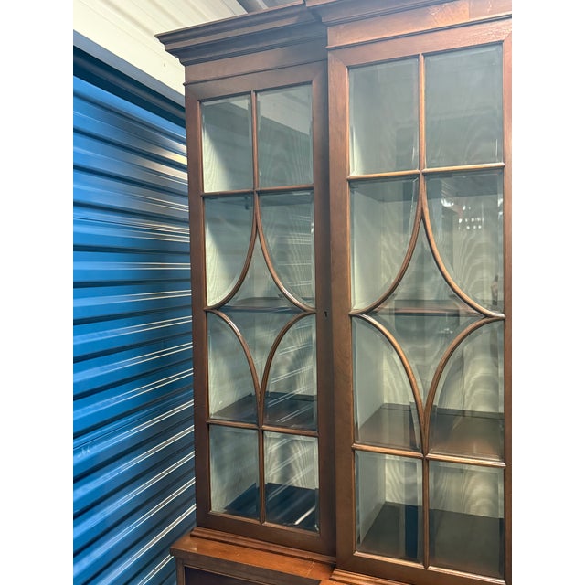 American 1970s Federal Style Henredon Breakfront China Cabinet For Sale - Image 3 of 18
