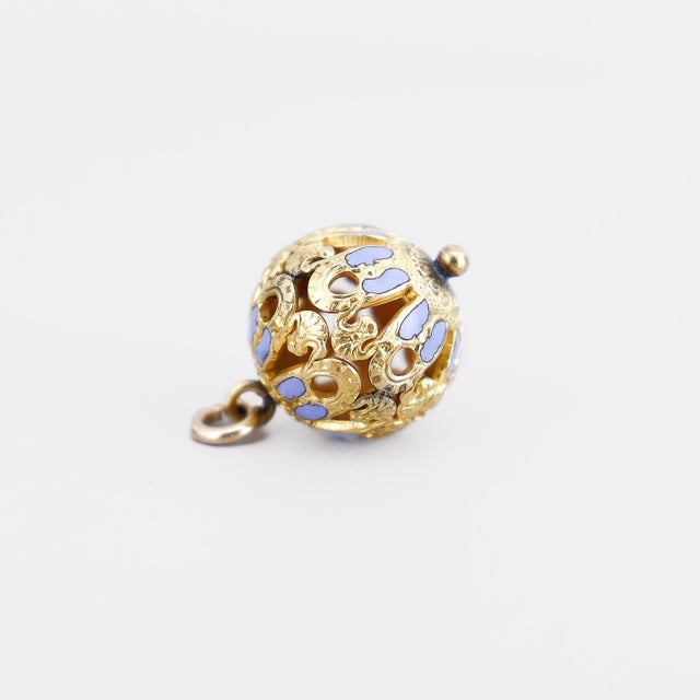 Early 20th Century Antique Victorian / Aesthetic Enamel & Gold Plated Bracelet Charm or Fob For Sale - Image 5 of 11