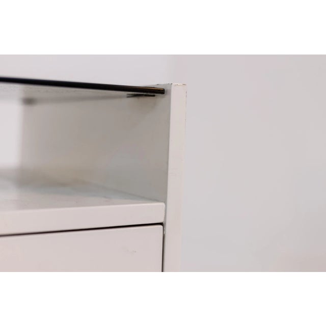 Mid-Century Modern White Nightstands by Carlo De Carli for Luigi Sormani, 1960, Set of 2 For Sale - Image 3 of 12
