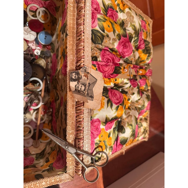 Mid-Century Modern Vintage Sewing Basket Containing 1920s-1930s Buttons and Snaps For Sale - Image 3 of 9