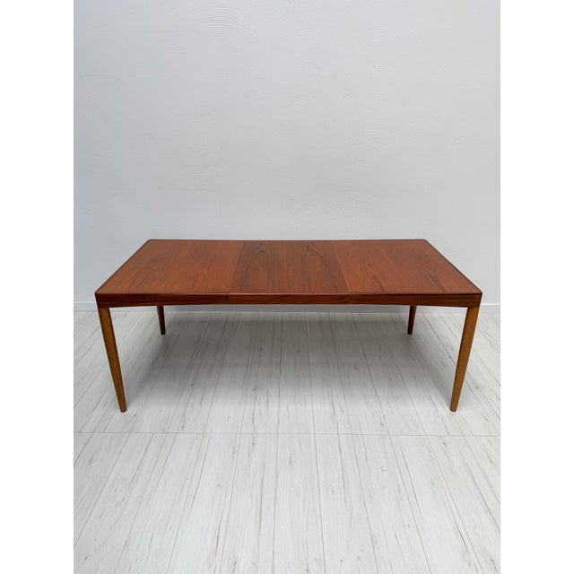 Elegant Danish extendable dining table crafted in teak during the 1960s. Featuring clean lines, tapered legs and beautiful...