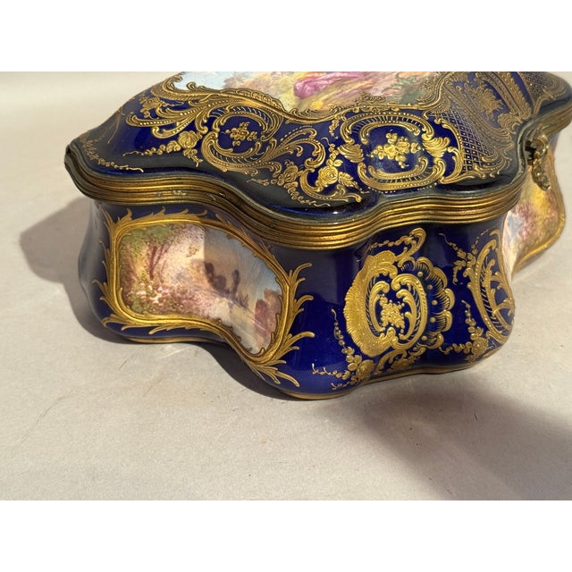 1860s Sévres French Rococo Blue Gilt Porcelain Jewellery Box For Sale - Image 10 of 17