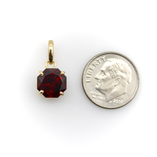 1990s Tanzanian Octagon-Shaped Garnet in a 14k Gold Mount For Sale - Image 5 of 8
