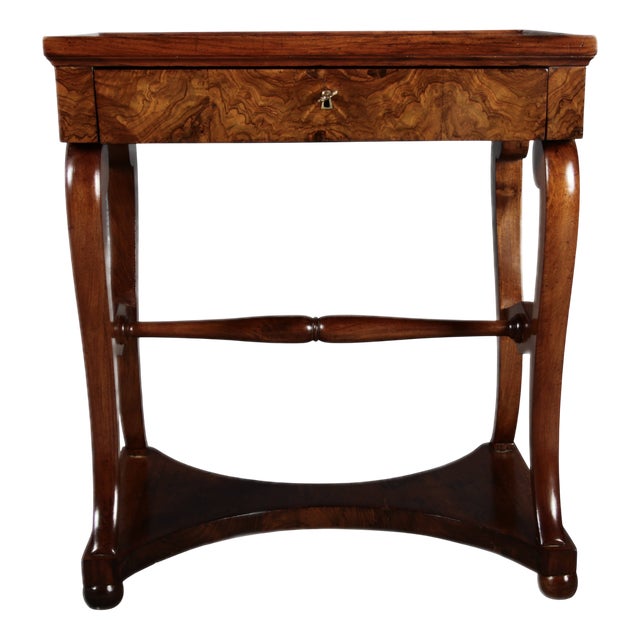 Small Antique Biedermeier Side Table in Walnut, 1830 For Sale