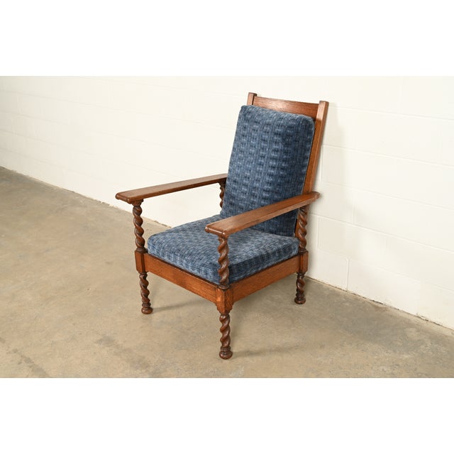 English Stickley Brothers Antique Arts & Crafts Carved Oak Barley Twist Lounge Chair, Circa 1920s For Sale - Image 3 of 14