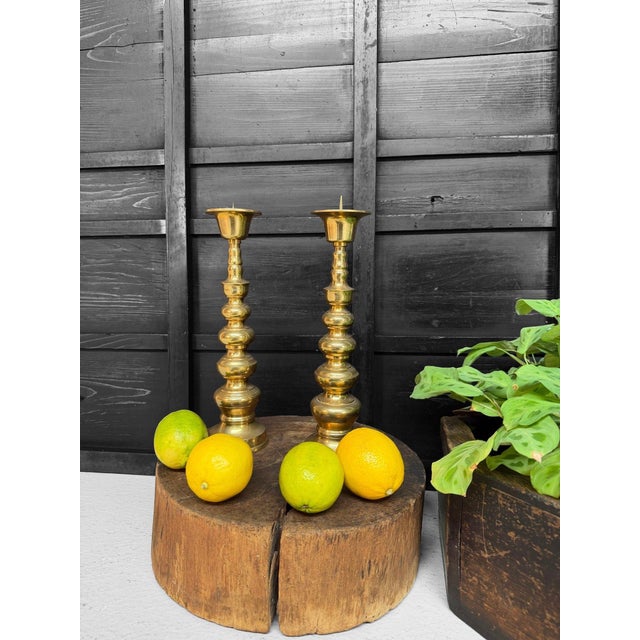 Set of two Japanese candlesticks, dating from circa 1950, Shōwa period, Japan. The candlesticks are made of gold-coloured...