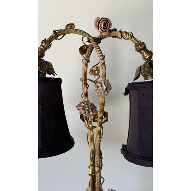 Hollywood Regency 1960s Italian Hollywood Regency Gilt Tole and Porcelain Flowers Desk Lamp/ Sold For Sale - Image 3 of 12