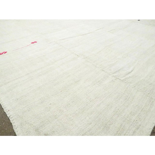 Galerie Shabab Collection Natural White Mid-20th Century Turkish Flat-Weave Kilim Large Room Size Carpet For Sale - Image 9 of 10