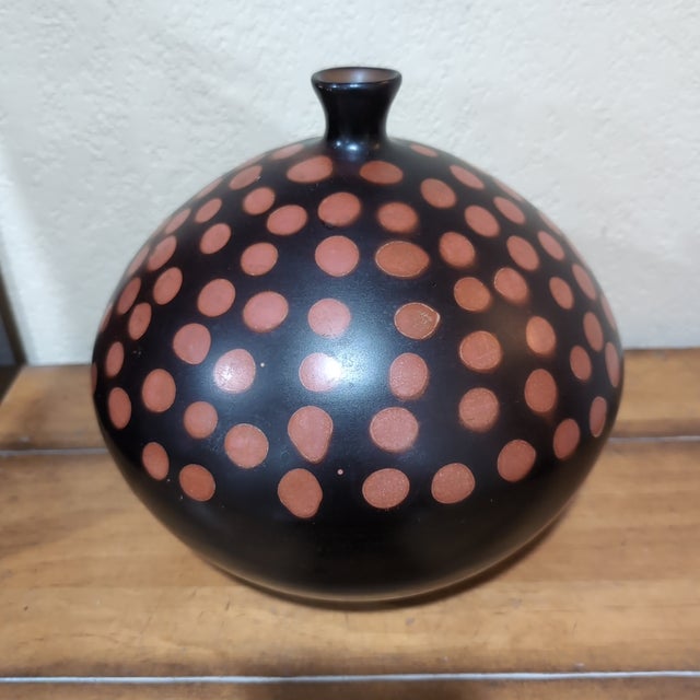 Jose Sosa Chulucanas Peru Pottery Vase 10" Signed Black Terracotta Polka Dot Art This striking sphere-shaped vase is a...