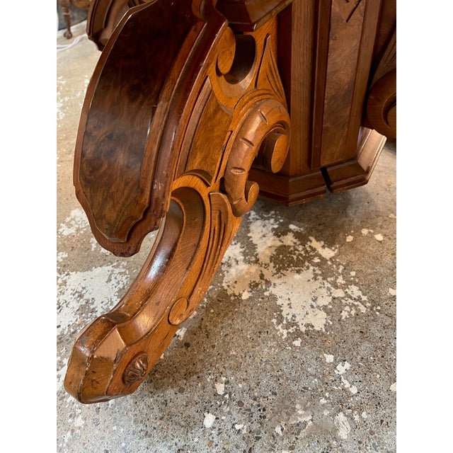 Early 19th Century Italian Regency Walnut Round Extension Dining Table ( 4 Leaves )( 18th-Early 19th Century) For Sale - Image 5 of 6