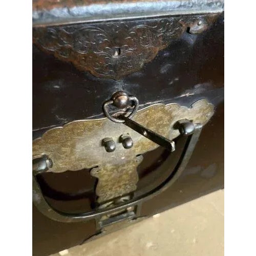 Have One to Sell? Sell Now Antique Japanese Lacquered Kimono Trunk With Tray and Brass/Bronze Hardware For Sale - Image 11 of 12