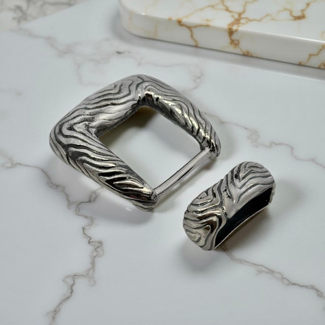 Wood 1990s Tiffany & Co Ladies Wood Grain Fashion Belt Buckle Sterling Silver Estate For Sale - Image 7 of 11
