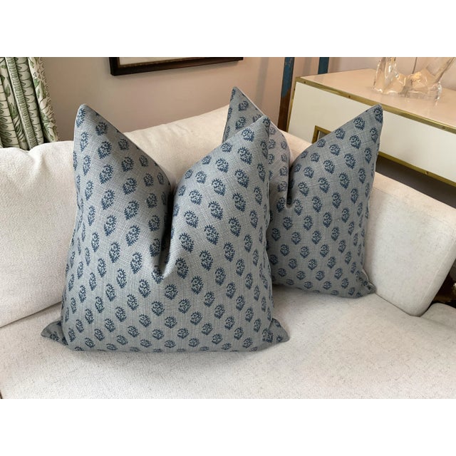Small paisleys bring a touch of India to a space. This performance woven is fade-resistant and easy to clean for worry-...