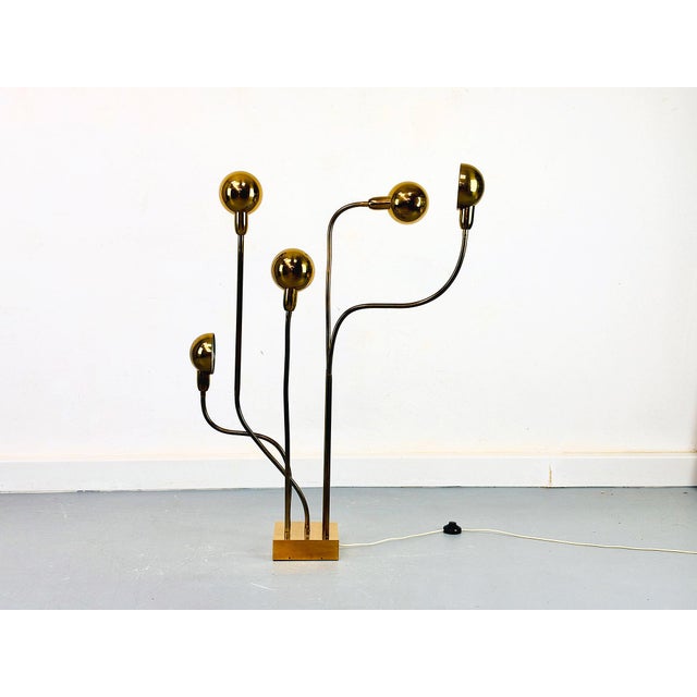 An exceptional floor lamp from the French Space Age design of the 1970s: the Hydra by Pierre Folie, manufactured by...