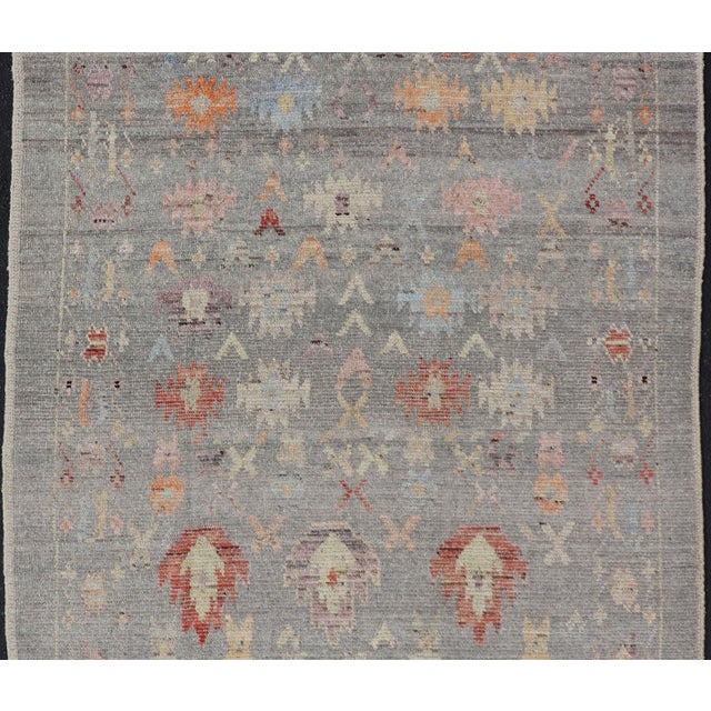 Tribal Modern Casual Afghan Tribal Designed Rug on a Light Gray Field 4'5 X 6'3 For Sale - Image 3 of 10